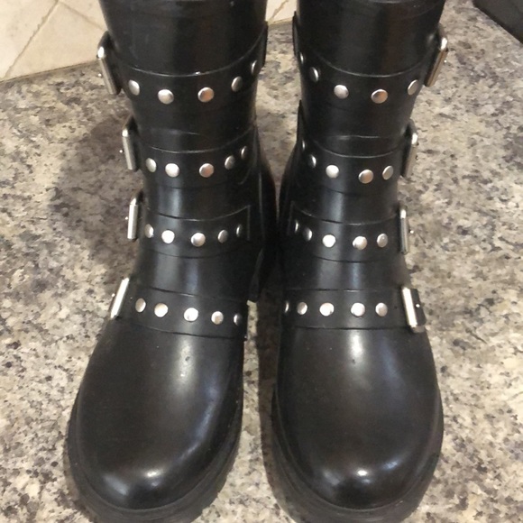 Steve Madden Rubber Boats - Picture 2 of 7